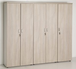 Zastosowanie regału ubraniowego w zestawie z innymi regałami