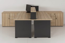 Przegroda eOP-55-N-183 zastosowanie na dwóch połączonych biurkach szerokości 183 cm