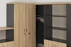 Zastosowanie regału eOP-04-N L w narożniku. Drzwi otwierane na lewo.  Dostawiono regał z lewej strony