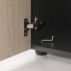 Regał na stópkach z regulacją poziomu.