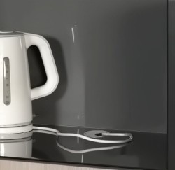 Blat z przelotką na kable. Pod blatem miejsce na przedłużacz do podłączenia ekspresu oraz czajnika elektrycznego.