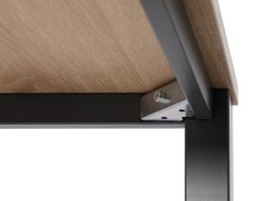 Łącznik nogi z ramą za pomocą śruby