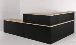 Przykład lady recepcyjnej z korpusem w kolorze czarnym