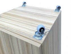 Szafka na gumowanych kółkach z hamulcem