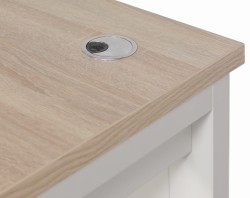 Przelotka na kable w blacie biurka