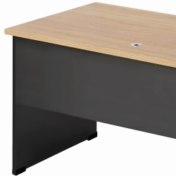 Korpus biurka z płyty 18 mm, blat z płyty 28 mm