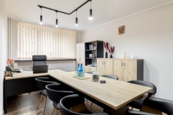 PRZYKŁAD MEBLI Z KOLEKCJI eOPTIMAL W KOLORZE DĄB NATURALNY D4428OV (10) + CZARNY 190PE (40)